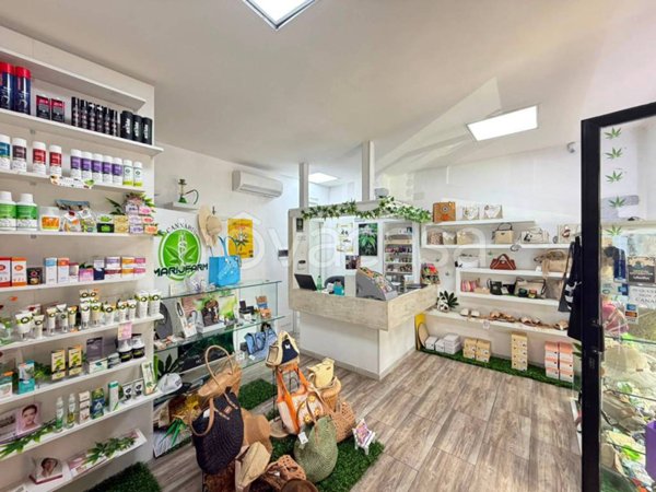 negozio in vendita a Roma in zona Ostia