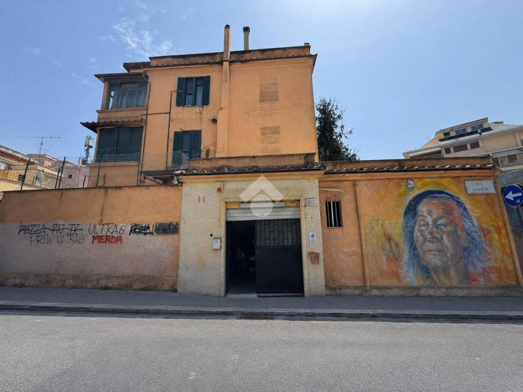negozio in vendita a Roma in zona Primavalle