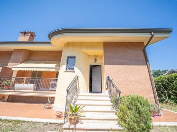 casa indipendente in vendita a Roma in zona Borghesiana