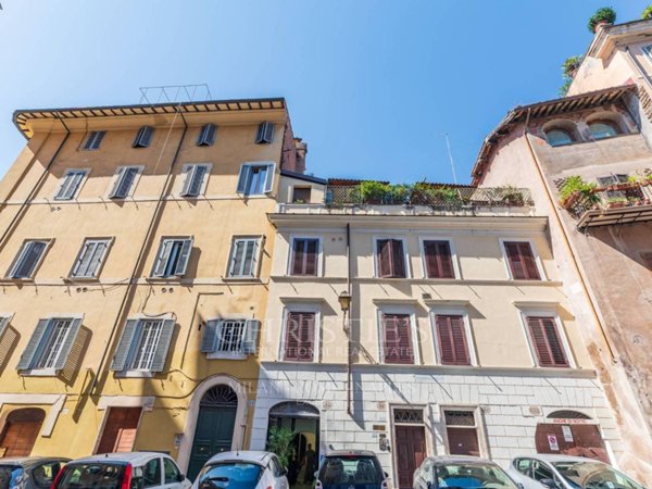 appartamento in vendita a Roma in zona Pigna - Sant'Angelo