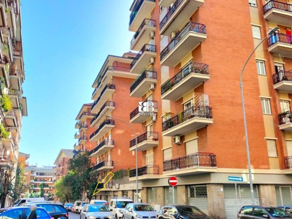 negozio in vendita a Roma in zona Appio Latino