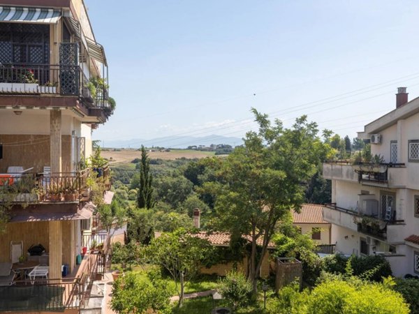 appartamento in vendita a Roma in zona Tomba di Nerone
