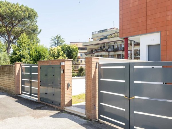 appartamento in vendita a Roma in zona Tomba di Nerone