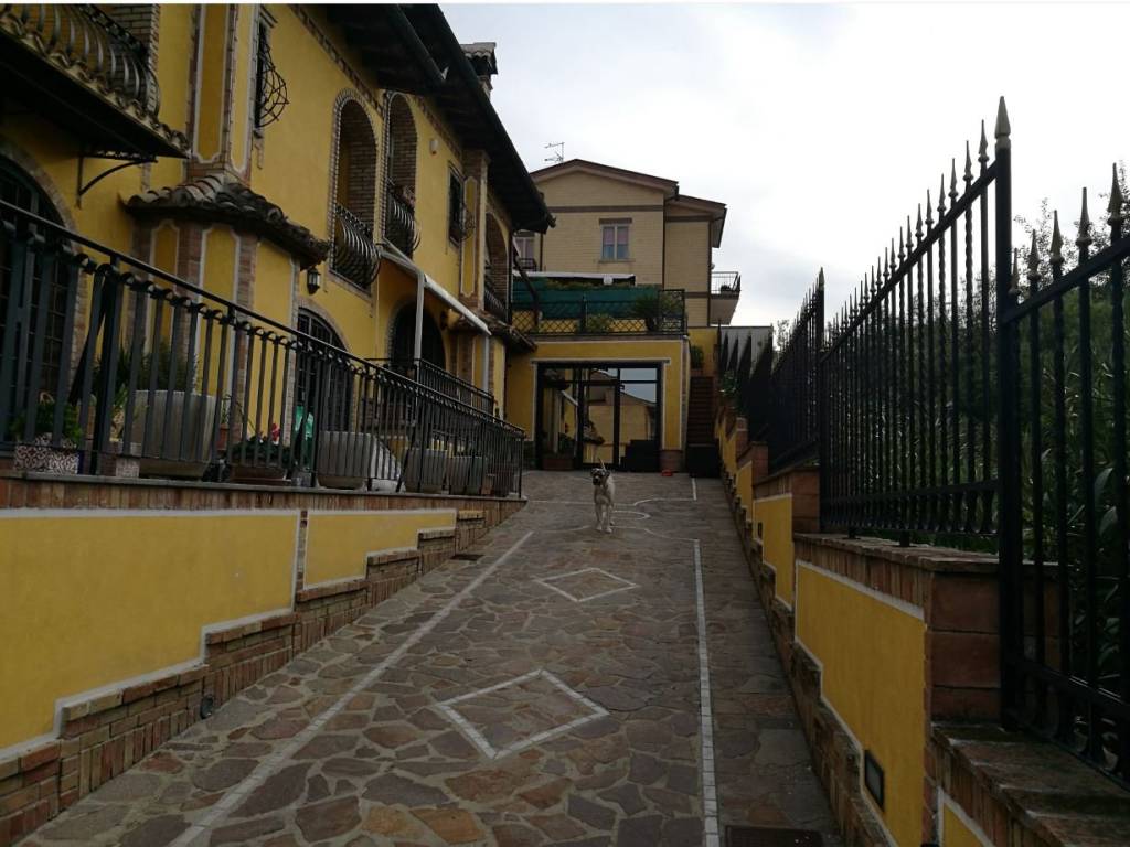 casa indipendente in vendita a Roma in zona Torrione Cerquetta