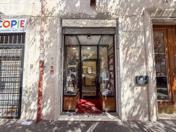 negozio in vendita a Roma in zona Della Vittoria