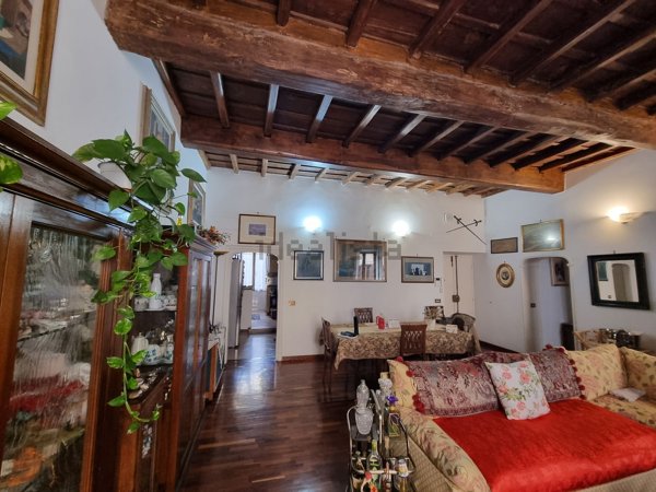 appartamento in vendita a Roma in zona Rione Monti/Campitelli