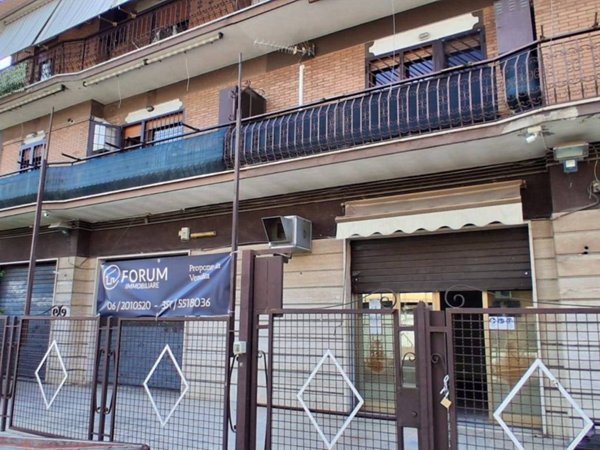 negozio in vendita a Roma in zona Tor Bella Monaca