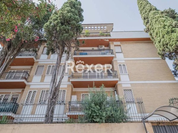 appartamento in vendita a Roma in zona Tomba di Nerone