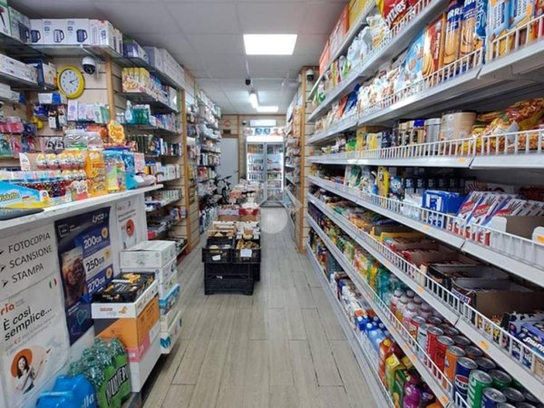 negozio in vendita a Roma in zona Prenestino-Centocelle