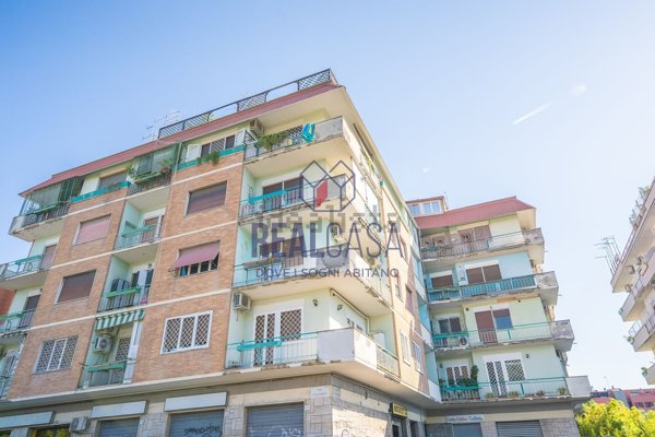 appartamento in vendita a Roma in zona Tuscolano