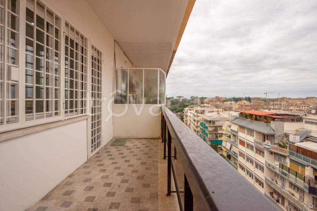 appartamento in vendita a Roma in zona Appio Latino