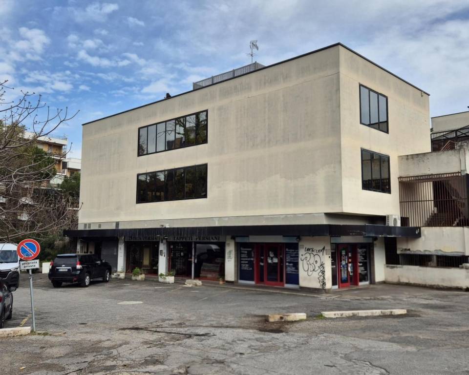 ufficio in vendita a Roma in zona Portuense