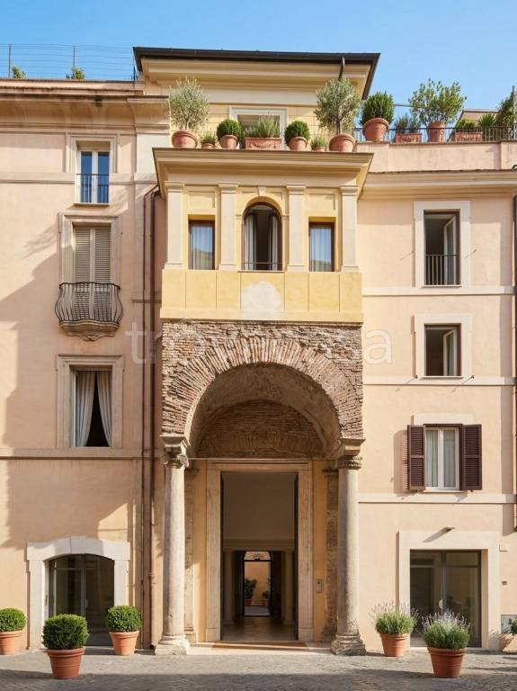 appartamento in vendita a Roma in zona Rione Monti/Campitelli