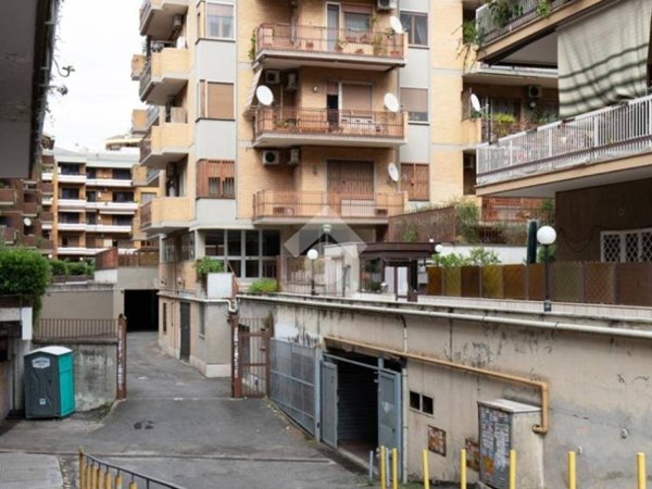 appartamento in vendita a Roma in zona Appio Latino
