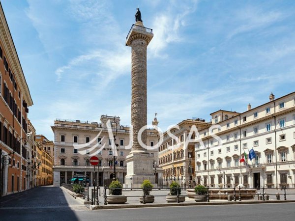appartamento in vendita a Roma in zona Trevi-Colonna