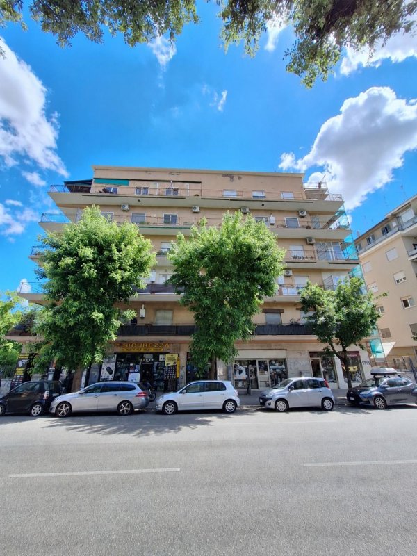appartamento in vendita a Roma in zona Ostiense