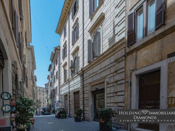 appartamento in vendita a Roma in zona Parione/Sant'Eustachio