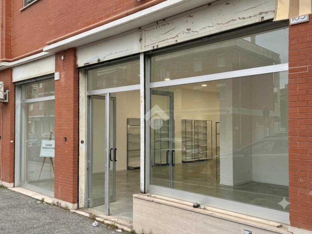 locale commerciale in vendita a Roma in zona Cinquina