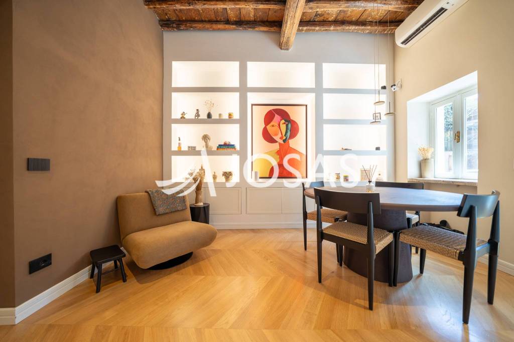 appartamento in vendita a Roma in zona Trevi-Colonna
