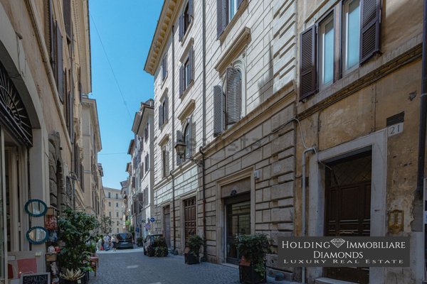 appartamento in vendita a Roma in zona Parione/Sant'Eustachio