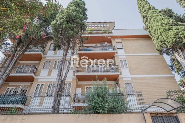 appartamento in vendita a Roma in zona Tomba di Nerone