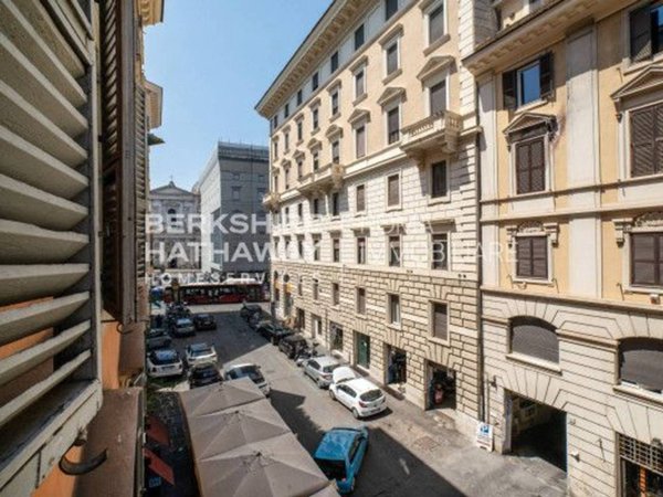appartamento in vendita a Roma in zona Parione/Sant'Eustachio