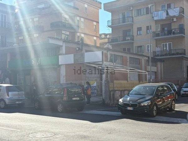 locale commerciale in vendita a Roma in zona Fidene