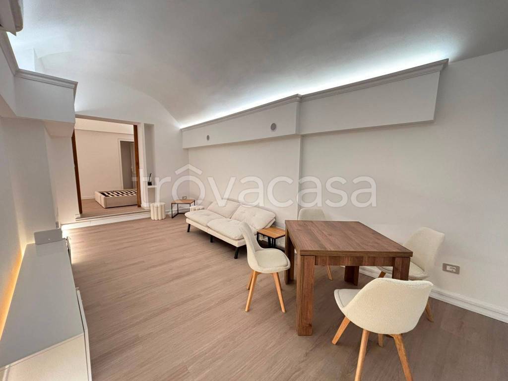 appartamento in vendita a Roma in zona Rione Monti/Campitelli