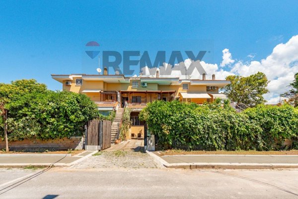 casa indipendente in vendita a Roma in zona Axa
