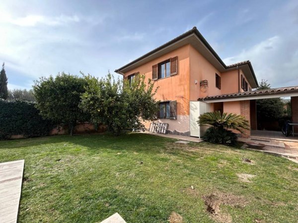 casa indipendente in vendita a Roma in zona Infernetto