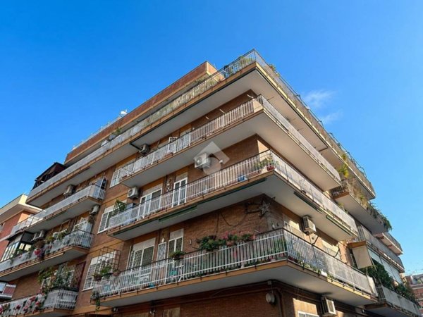 appartamento in vendita a Roma in zona Appio Claudio