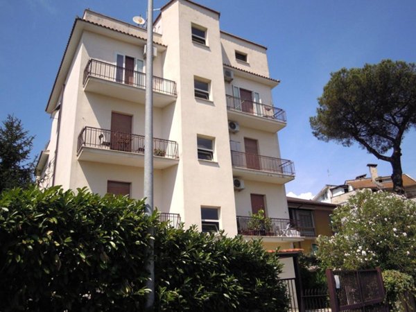 appartamento in vendita a Roma in zona Tomba di Nerone