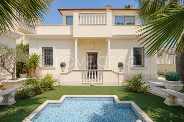 casa indipendente in vendita a Roma in zona Ostia