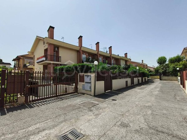 casa indipendente in vendita a Roma in zona Casal Morena