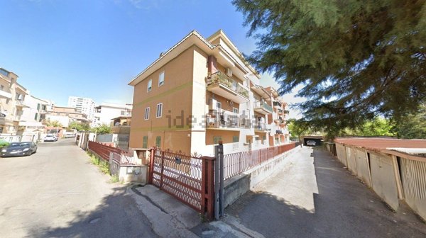 appartamento in vendita a Roma in zona Torre Gaia