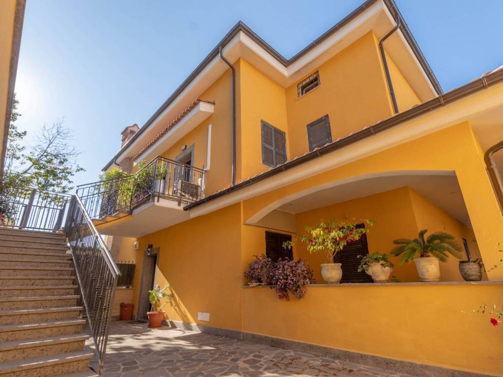 appartamento in vendita a Roma in zona Selva Candida
