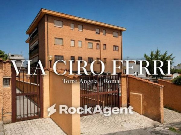 appartamento in vendita a Roma in zona Torre Angela