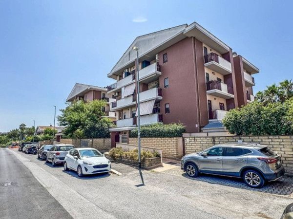 appartamento in vendita a Roma in zona Acilia