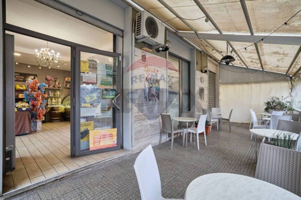 locale commerciale in vendita a Roma in zona Ponte Mammolo