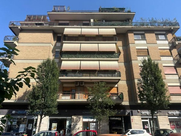 appartamento in vendita a Roma in zona Ardeatino