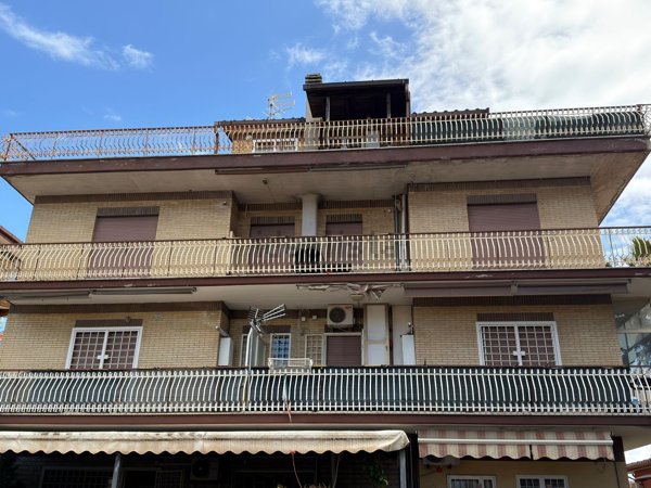 appartamento in vendita a Roma in zona Tor Bella Monaca