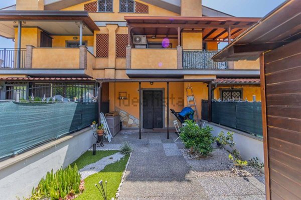 casa indipendente in vendita a Roma in zona Torre Maura