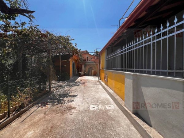 appartamento in vendita a Roma in zona Tuscolano