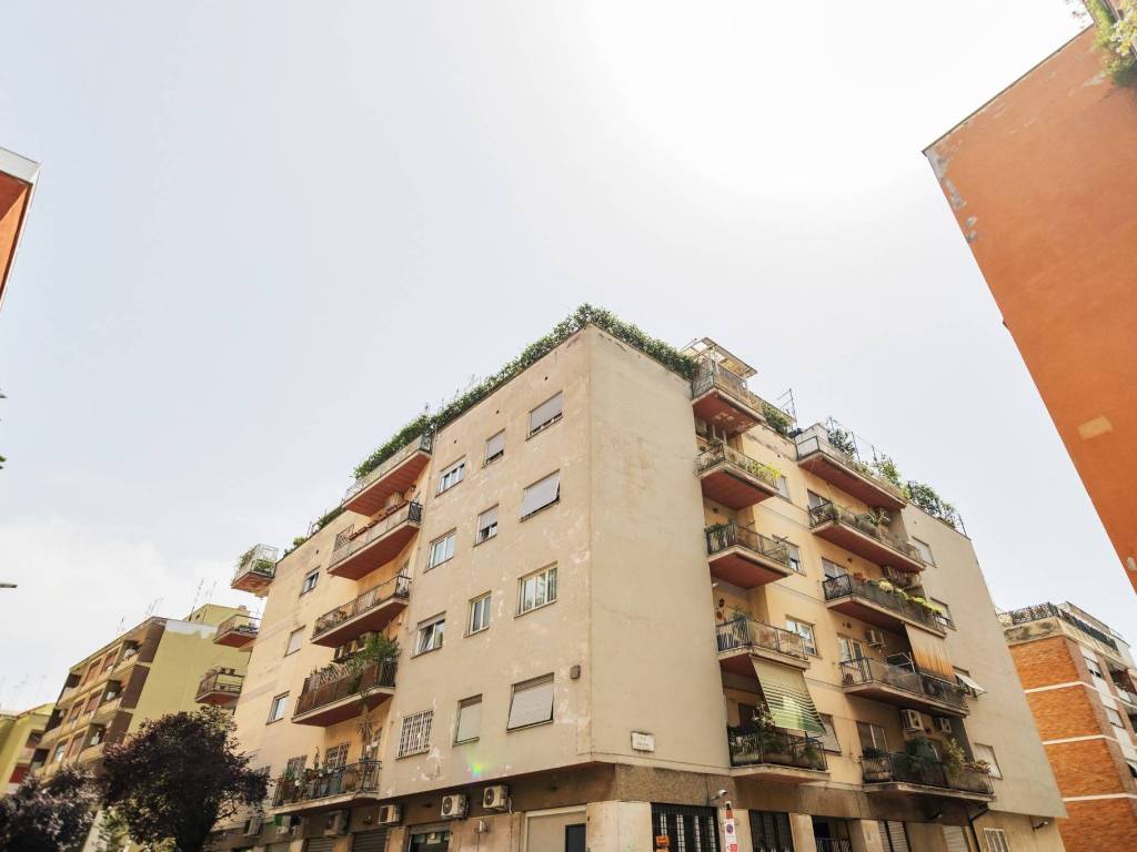 appartamento in vendita a Roma in zona Appio Latino