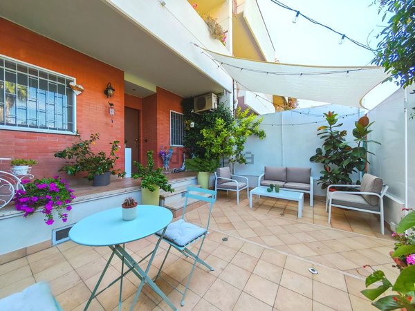 casa indipendente in vendita a Roma in zona Casal Palocco