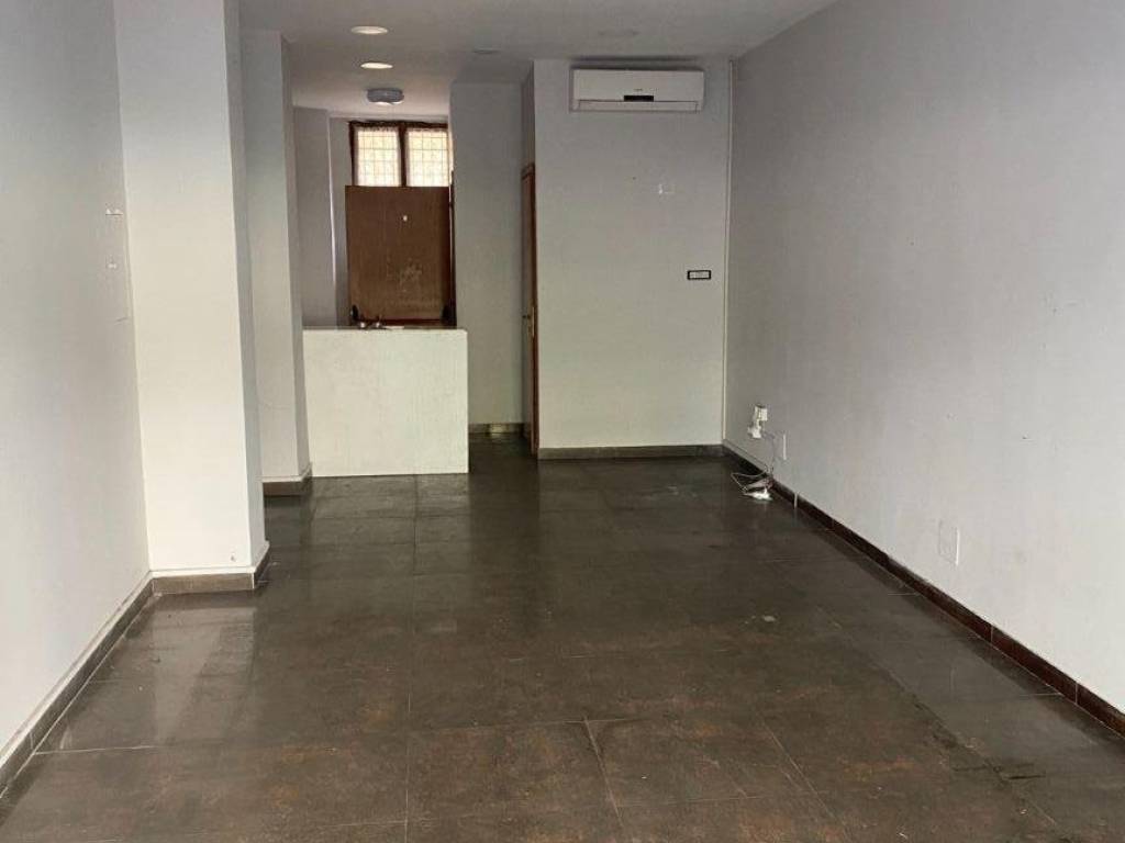 negozio in vendita a Roma in zona Don Bosco
