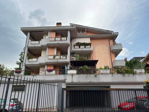 appartamento in vendita a Roma in zona Finocchio