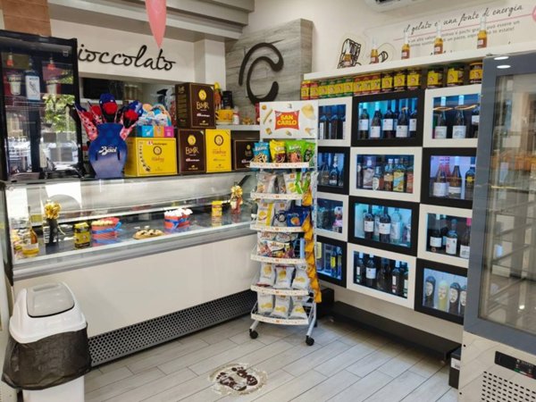 negozio in vendita a Roma in zona Ostia