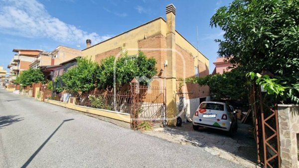 casa indipendente in vendita a Roma in zona Finocchio