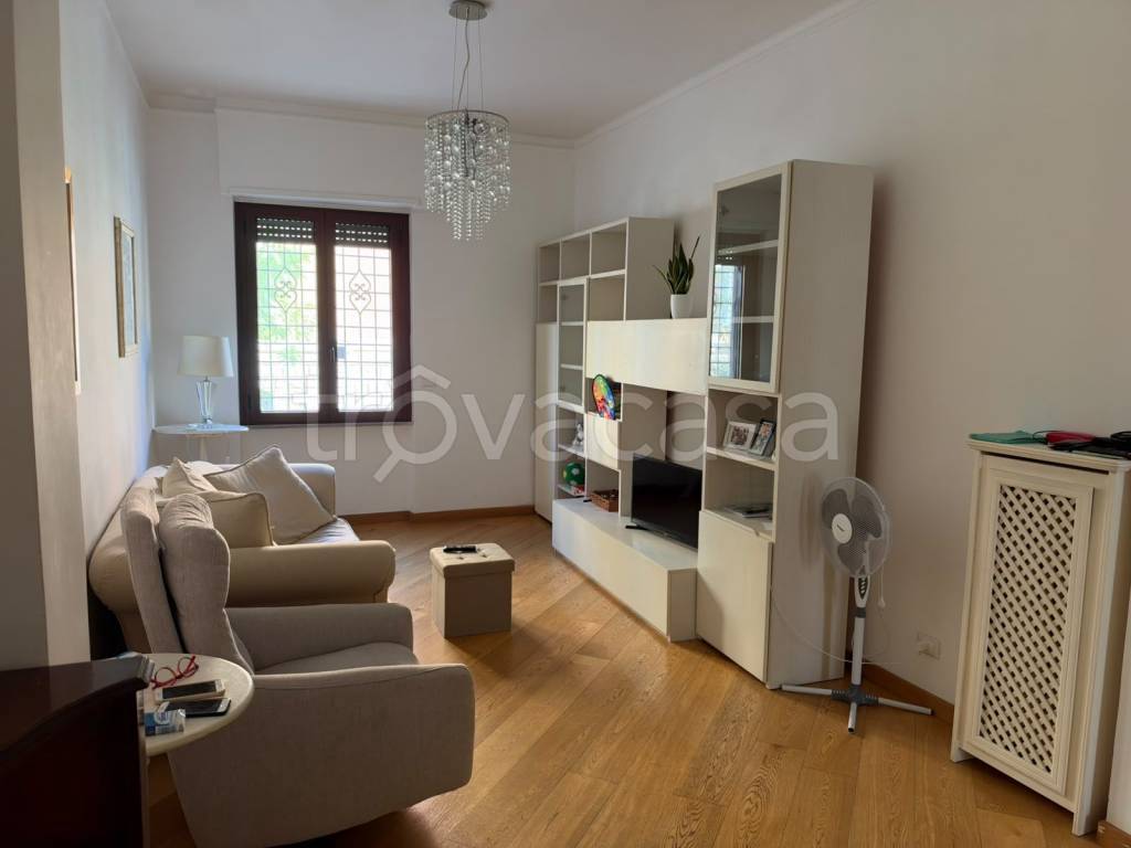 appartamento in vendita a Roma in zona Appio Latino